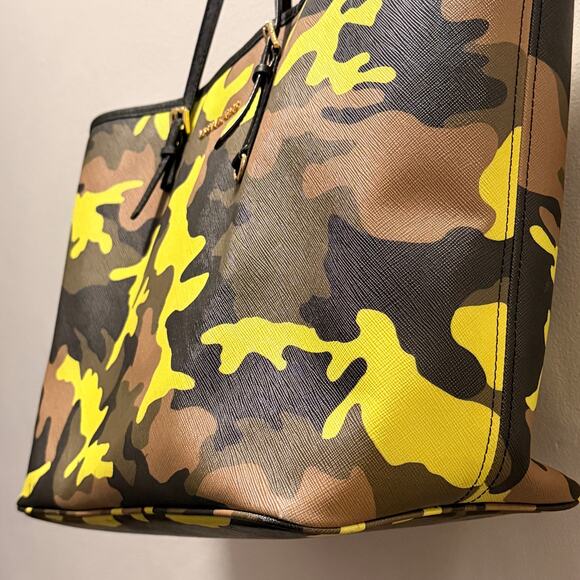 Michael Kors Jet Set Large Acid Lemon Camo Tote Bag Gold Hardware - Picture 4 of 13